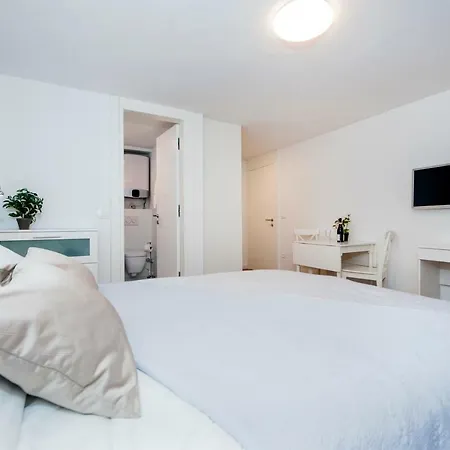 Riva 4* 로비니